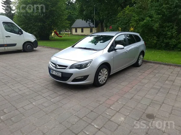 Opel Pārdodu Opel Astra J Sports Tourer. 