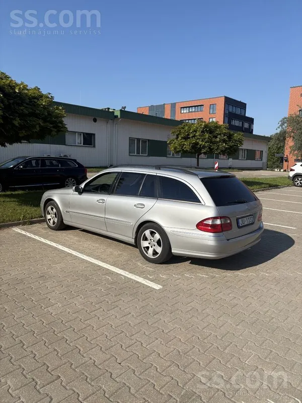 Mercedes Pārdodu Mercedes-Benz E270 (W211)