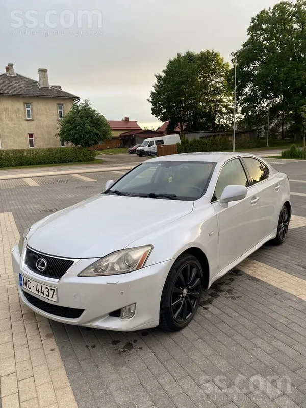 Lexus Pārdodu. 