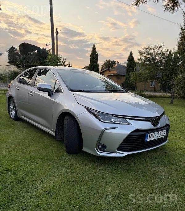 Toyota Продаю автомобиль в хорошем визуальном и техническ