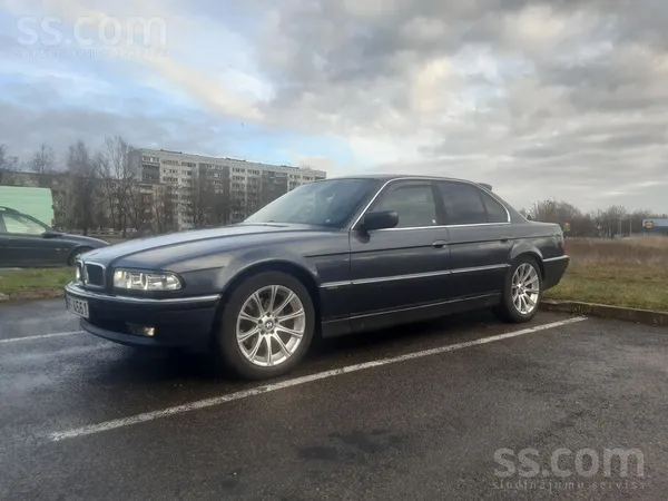 BMW Pārdod īpašnieks. Automašīna pašlaik ir noņemta no