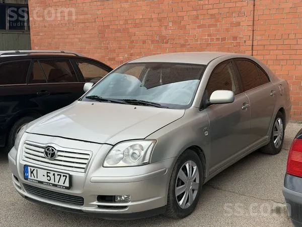 Toyota Машина в хорошем состоянии, заводится едет , мотор