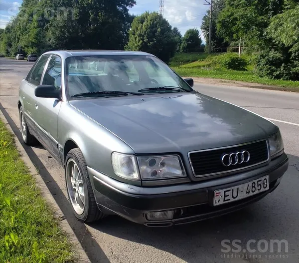 Audi Tirgojas Audi 100. Braucams, bez nopietniem defekt