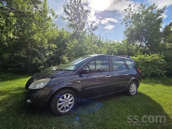 Renault Машина на ходу, сел и поехал. 