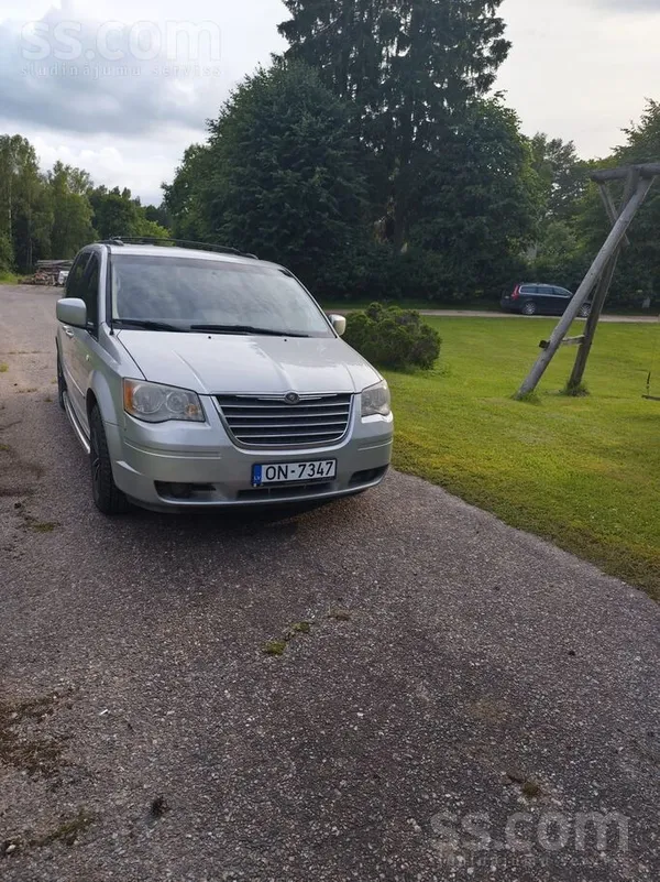 Chrysler Pārdodu Chrysler Town Country (2009gada)benzīns-gā