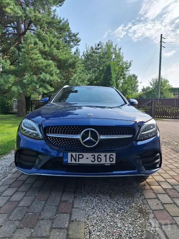 Mercedes Auto ir ļoti labā vizuālā un tehniskā stāvoklī ...
