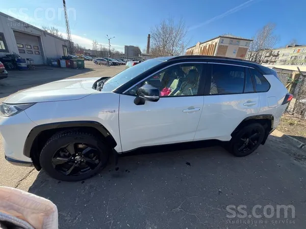 Toyota Toyota Rav4 2.5 Hybrid, baltas pērles krāsa. 