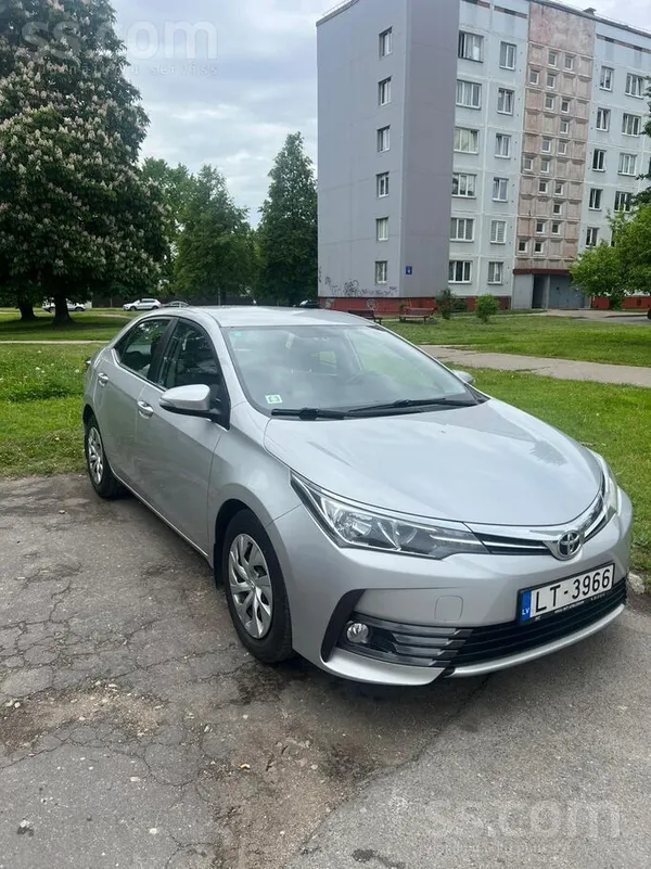 Toyota Sakarā ar jauna auto iegādi pārdodu koptu un uztic