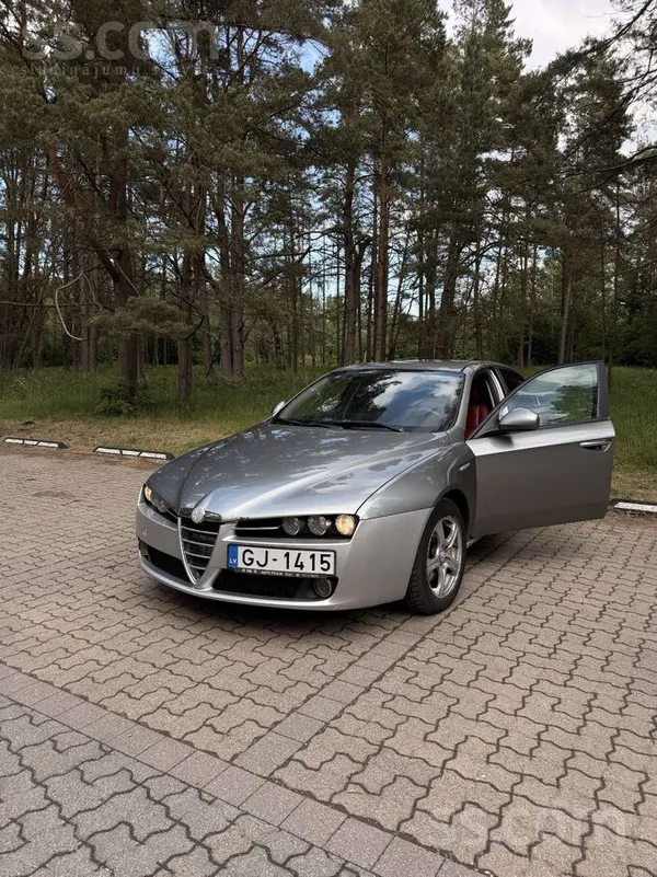 Продам Alfa romeo 159. 110kw
Технически в хорошем и исправном состоянии, на ходу каждый день. 
Экономичная, резвая и комфор ...