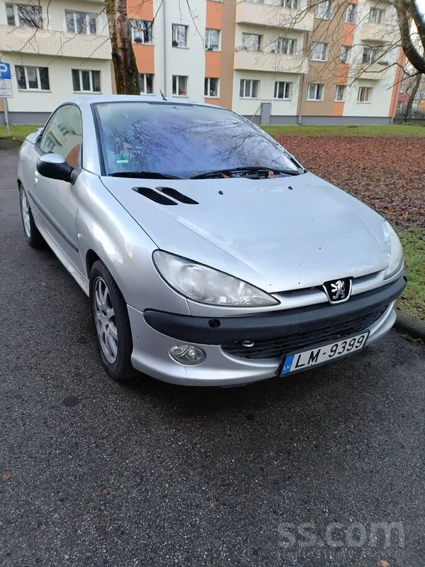 Peugeot Masina ar jauna Ta. Braukt labi, ir ne lieli defek