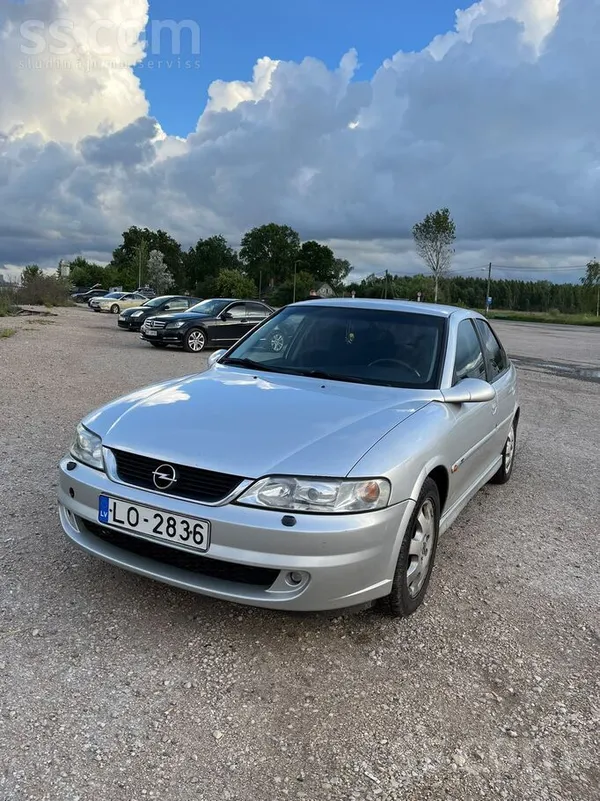 Opel Pārdošanā iet 2002 gada opel vectra b. Automašīna 
