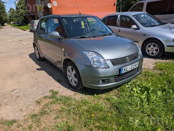 Tiek pārdots ekonomisks un stilīgs auto ar benzīna dzinēju, automātisko kārb