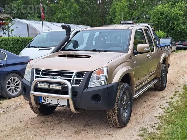 Isuzu D-Max 2.5d (100kW), Space Cab. TA 03.2027. Pilna masa 2950kg (Bez vinj