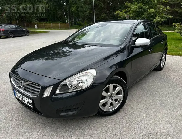 Volvo Volvo S-60 2.0D3 R-Design, Sedans. 
