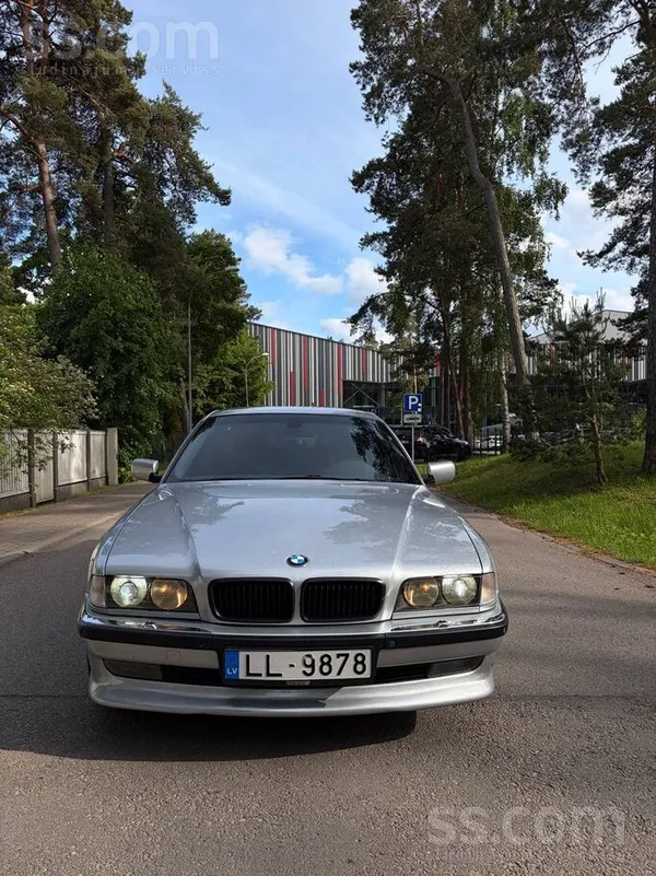 BMW Продаю эффектную бмв е38 , 3.5 бензин , автомат . 