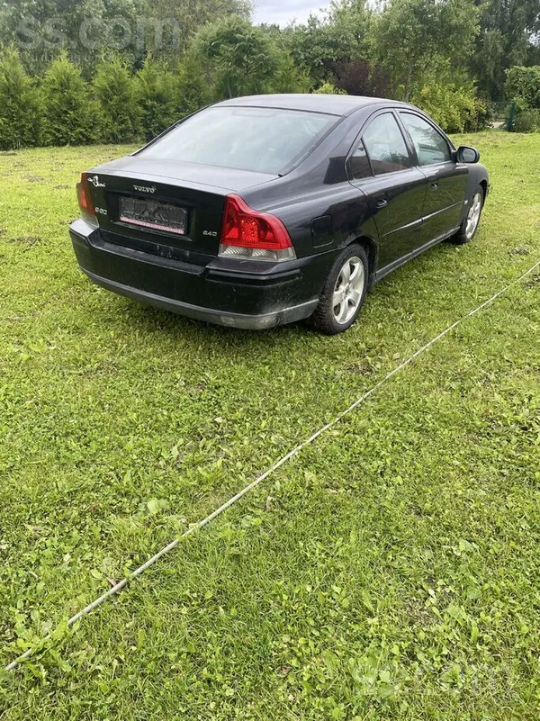 Pārdodas par metāllūžņu cenu Volvo s60 kw96. (Bez apskates), jo ir jāmetina.