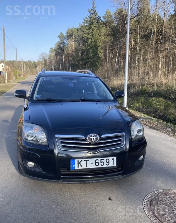 Toyota Sakarā ar jaunas mašīnas iegādi, pārdodu Toyota Av