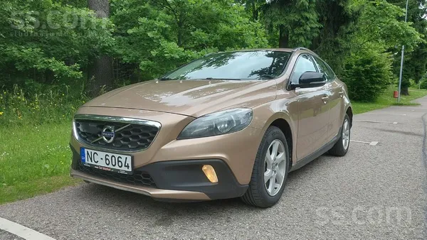 Volvo Pardod Volvo V40 Cross Country. 2013.Gada. 2.0Dize