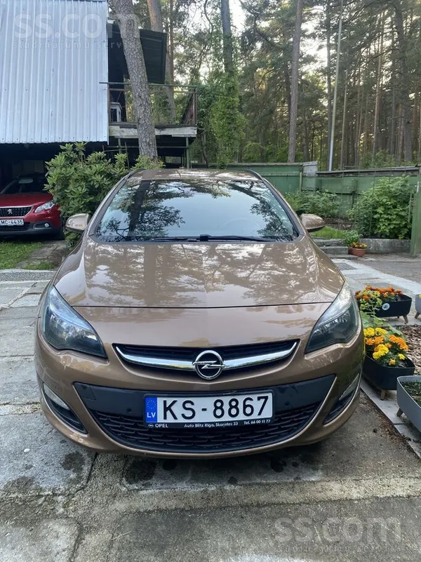 Opel Pirmais reģistrācijas datums 08.06.2017. Mašīnai i