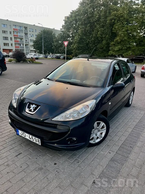 Peugeot Krietni zem tirgus cenas ar jaunu TA.