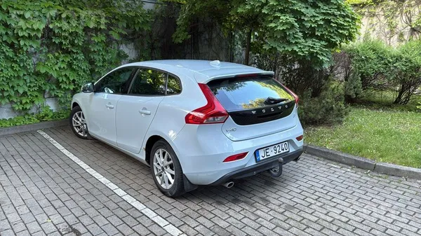 Volvo Volvo V 40. Nelieli virsbūves defekti ar rūsu. Teh