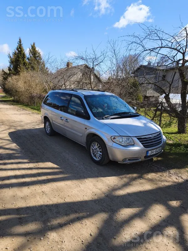 Chrysler Pārdodu savu ilgi loloto voyageri. Apskatē 2 par m