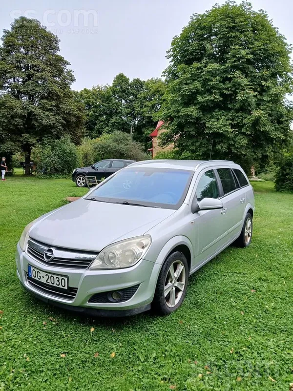 Opel Pardodu auto normala stavokli. ir nelieli vizualie