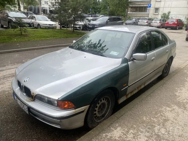 BMW Pārdodu e39 BMW. Ir rūsa uz durvīm, kapota, bagāžn