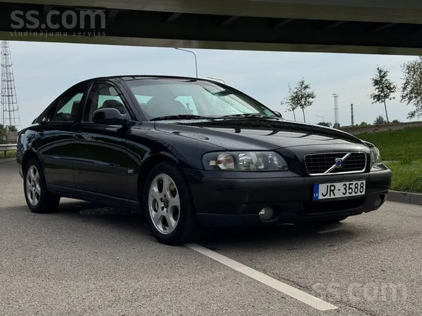 Volvo Продается Volvo S60 2002 года с бензиновым турбиро