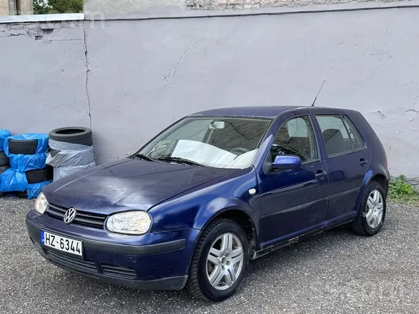 Volkswagen Skate ir. Kustās. Rīgas centrs. ...