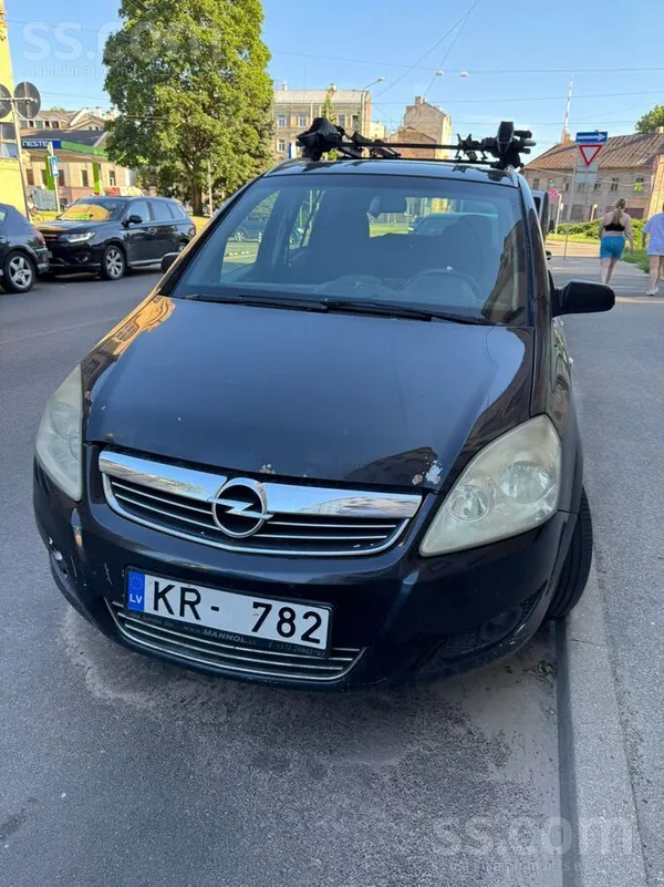 Opel Pārdodas 1.9 Cdti 74kw manuālā ātrumkārba. Rūsa ir