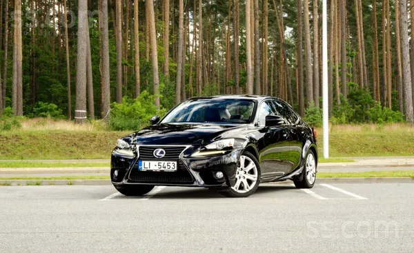 Lexus Is300H 2.5l hibrīds. Kopējā sistēmas jauda sasniedz 164 kW jeb 223 Zs.