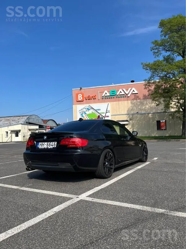 Auto labā tehniskā stāvokli. Nobraukums 314000. Oriģinālā M pakotne, bi-xeno