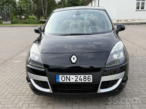 Renault Vācija. Auto ir piereģistrēts un izieta TA teicami