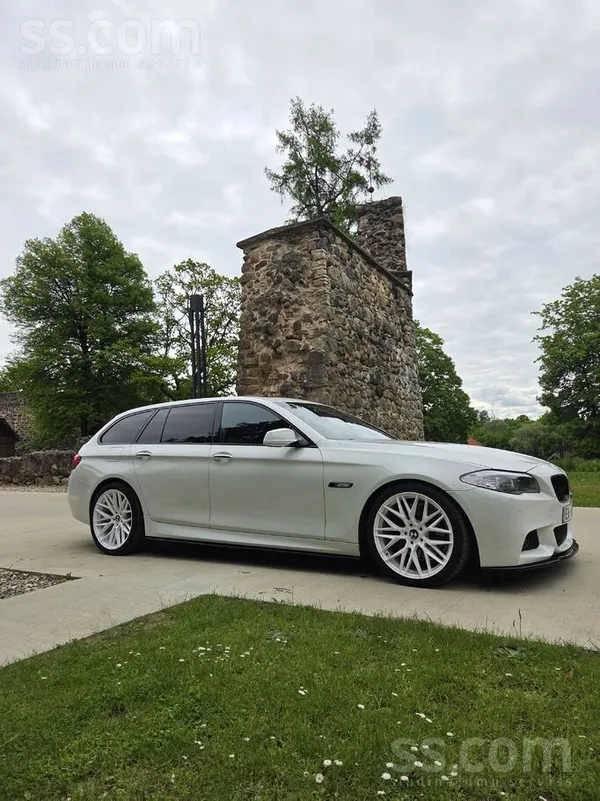 BMW Pārdošanā ģimenes auto F11 530d x drive. Latvijā p