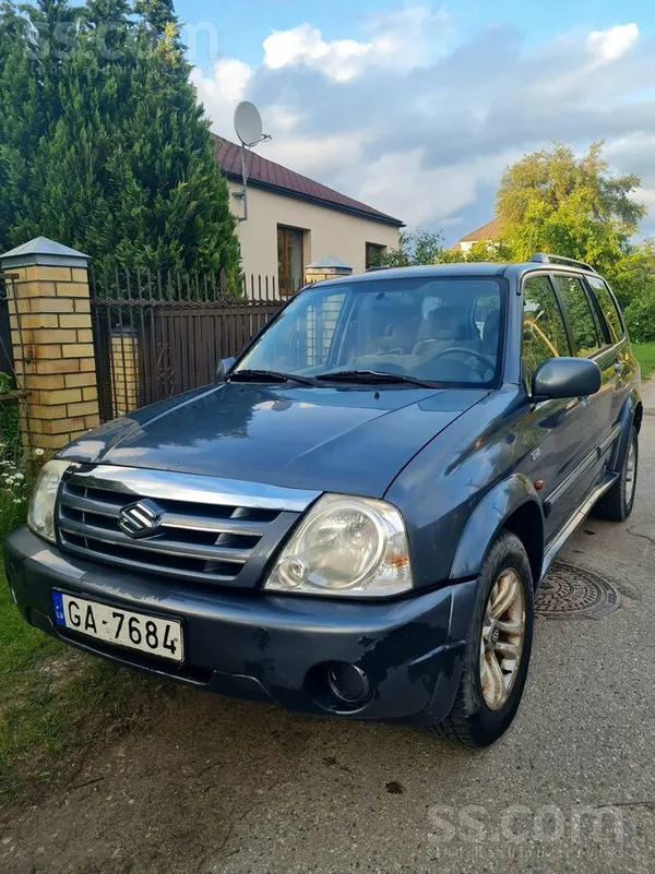 Suzuki Pārdodu uzticamu un ietilpīgu 7-vietīgu apvidus au