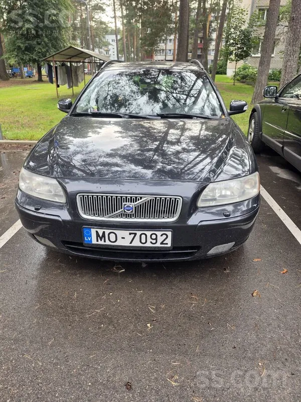 Pardodu labu usticamu auto. ljoti laba stavokli. smalkaku ifo. pa telefonu.