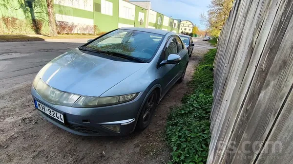 Auto normālā stāvoklī, vietām neliels, virspusējs rūsiņš. Ziemā lec no puspagrieziena. 
Šobrīd problēmas ar sajūgu - nevar i ...