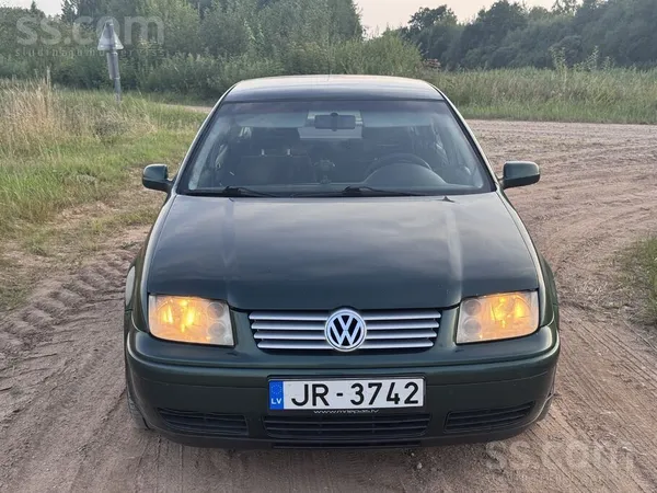 Volkswagen Ekonomisks auto. Laika zobs atstājis nospiedumus u