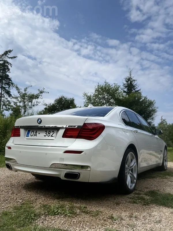 BMW Автомобиль в очень хорошем визуальном и техническо