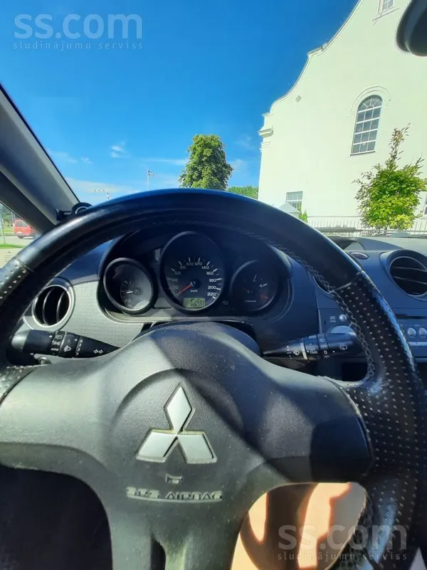 Pārdod saudzēti uzturētu Mitsubishi Colt (2011. gads) ar diviem riepu komple
