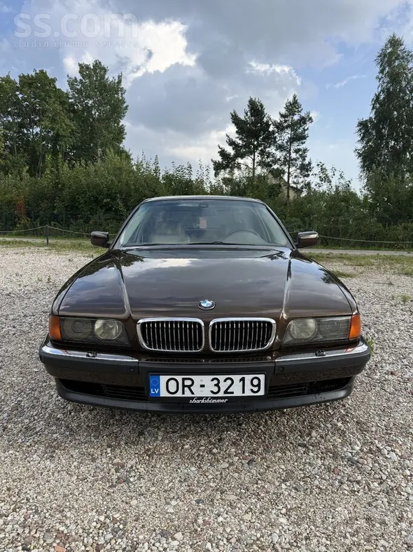 BMW Pārdod labu E38.