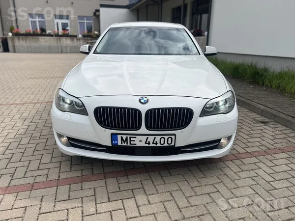 BMW Машина в хорошем состоянии 3.0д 150киловат 5 лет в