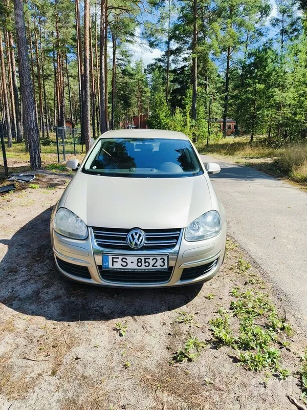 Volkswagen VW Jetta 2006.gada. 1, 6 benzīns. Komplektā ziemas