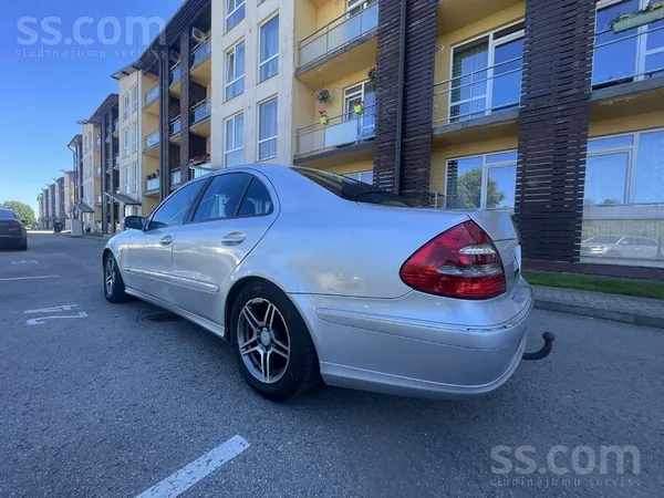Mercedes Mercedes benz E220 Cdi. , 110kw motors. Kaba stāvo