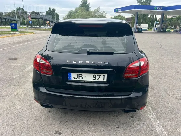 Pārdodu Porsche Cayenne 2012.gada 3.0 D 180 kw/245zs . Nobraukums 285000 km Melns ādas salons. IR DEFEKTS KĀRBAI UN DZINĒJAM ...