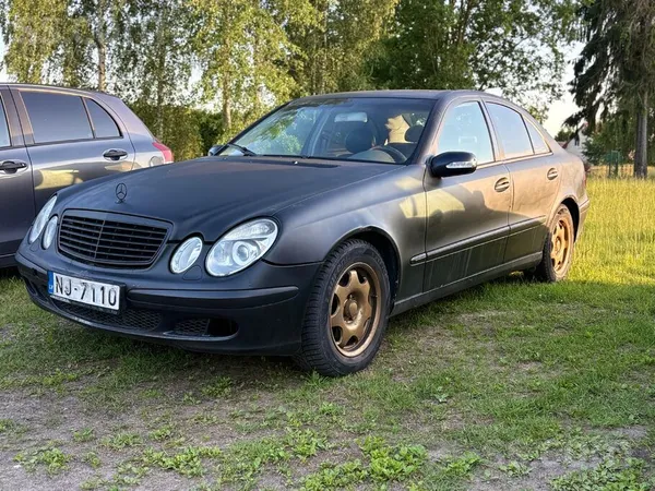 Mercedes Mercedes-Benz E270