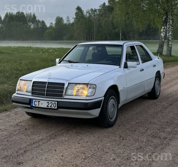 Mercedes Продается не плохо сохранившийся w124. Немного при