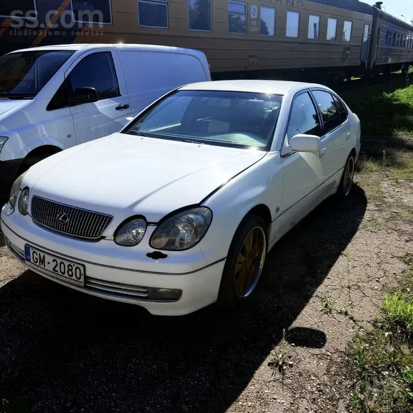 Lexus Rūc un brauc ir gāzes iekārta. Noņemts no uzskaite
