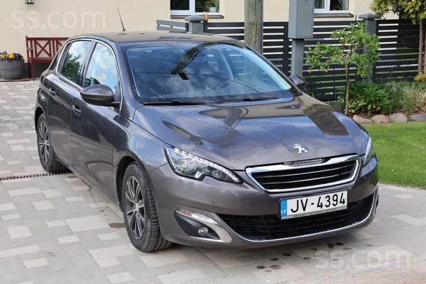 Peugeot Pārdod koptu automašīnu ar ļoti mazu nobraukumu – 